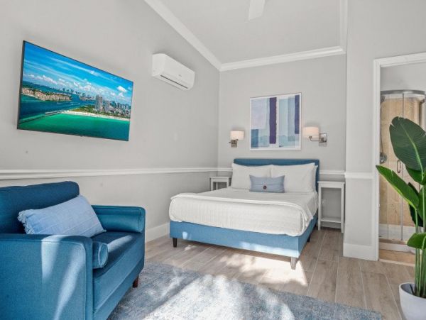 Palm Beach Vacation Home Four Bedroom