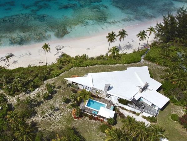 Beachfront 6 Bedroom Vacation Estate in Bahamas