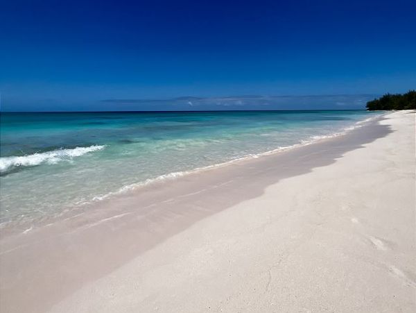 Beachfront 6 Bedroom Vacation Estate in Bahamas
