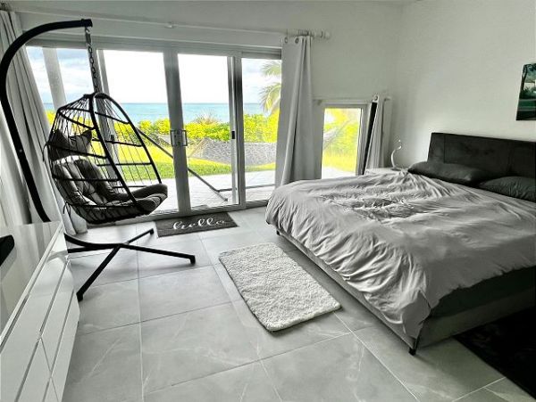 Beachfront 6 Bedroom Vacation Estate in Bahamas