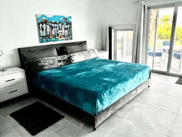 Beachfront 6 Bedroom Vacation Estate in Bahamas