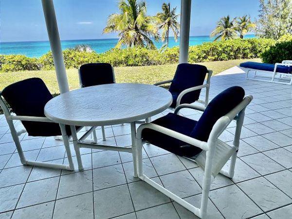 Beachfront 6 Bedroom Vacation Estate in Bahamas