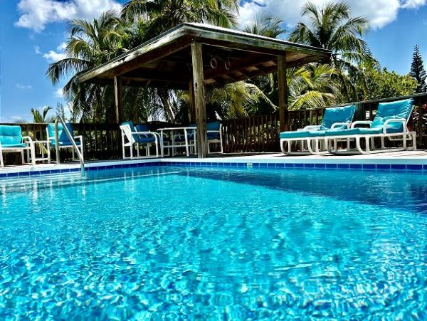 Beachfront 6 Bedroom Vacation Estate in Bahamas