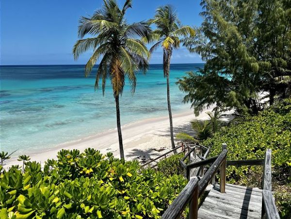 Beachfront 6 Bedroom Vacation Estate in Bahamas