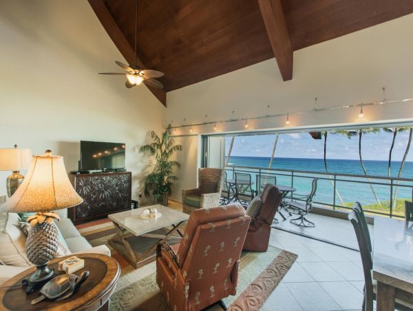 Luxurious Oceanfront Kauai Condo with Stunning Views and Prime Location