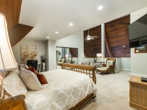 Luxurious Oceanfront Kauai Condo with Stunning Views and Prime Location