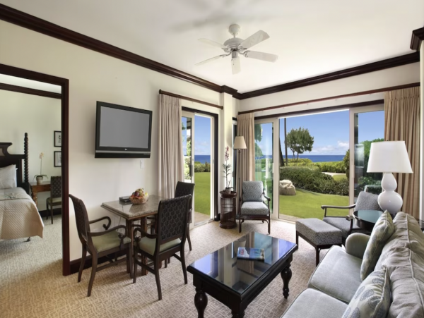 Walk Out Luxury Vacation Residence Beachfront
