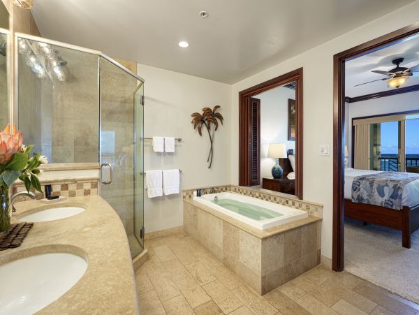 Beachfront Two Bedroom Vacation Condo in Kapa'a