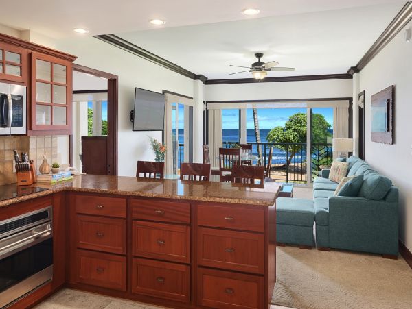 Beachfront Two Bedroom Vacation Condo in Kapa'a