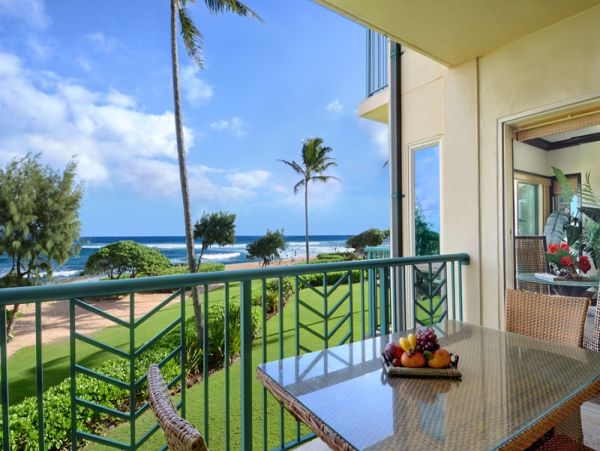 Beachfront Two Bedroom Vacation Condo in Kapa'a