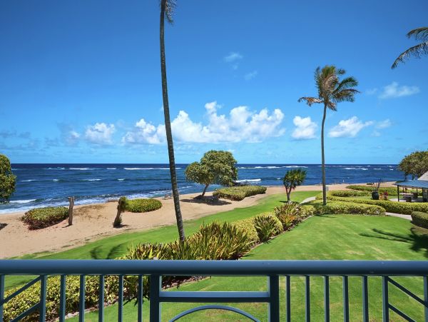 Beachfront Two Bedroom Vacation Condo in Kapa'a