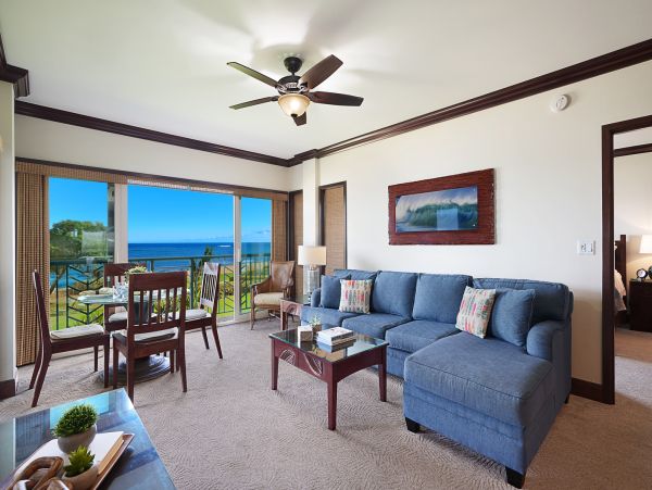 Beachfront Two Bedroom Vacation Condo in Kapa'a