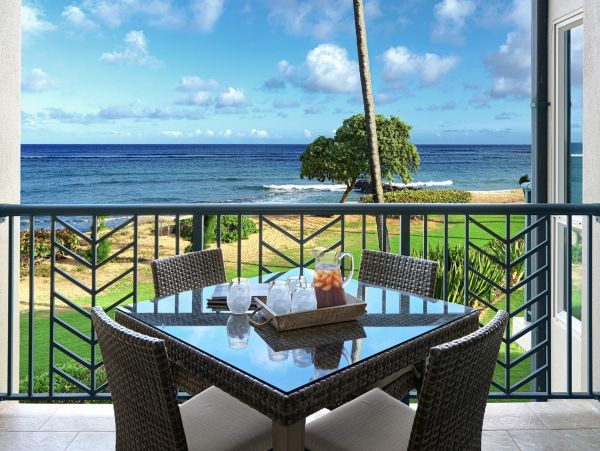 Beachfront Two Bedroom Vacation Condo in Kapa'a