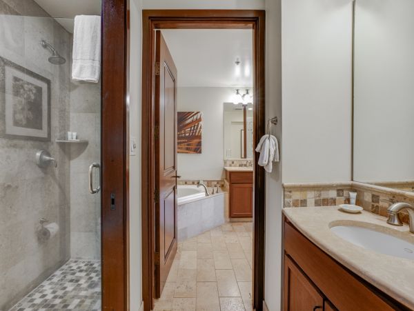Kapa'a Two Bedroom Luxurious Oceanfront Retreat