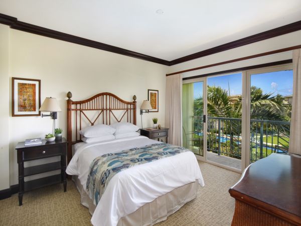 Kapa'a Two Bedroom Luxurious Oceanfront Retreat