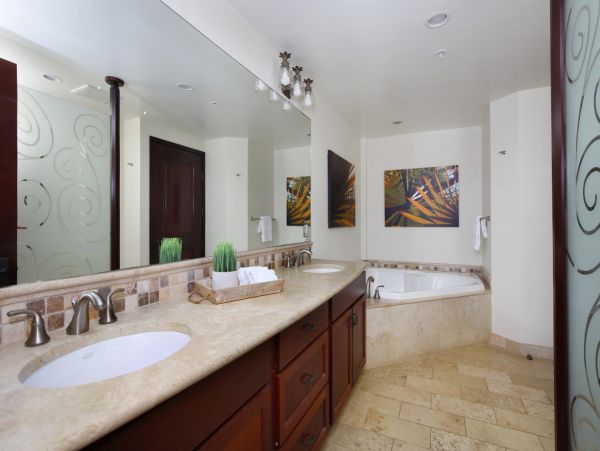 Luxurious Suite on Kauai's East Shore with Resort Amenities