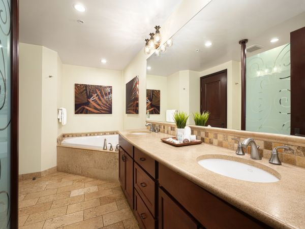 Koloa Luxury Living with Resort Amenities