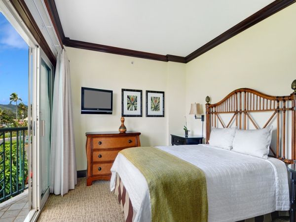 Kapaa Exquisite Three Bedroom Corner Suite