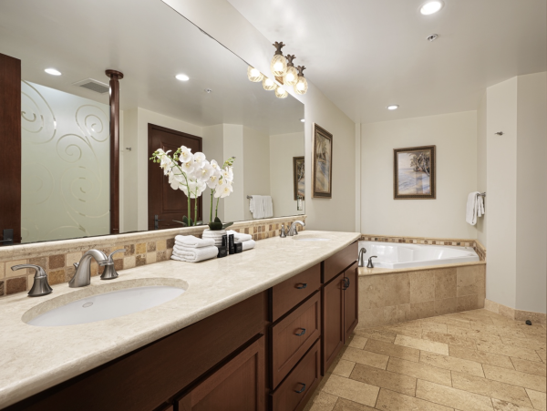 Luxury Kauai Vacation Rental - East Shore Resort Suite with Pool & Beach Access