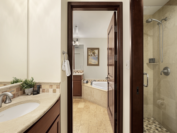 Luxury Kauai Vacation Rental - East Shore Resort Suite with Pool & Beach Access