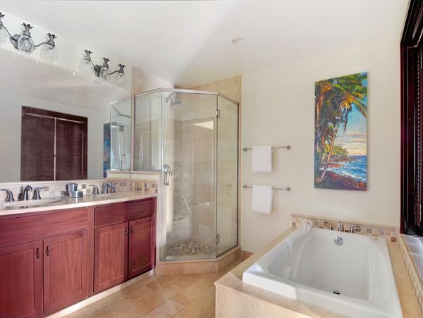 Kapaa Two Bedrooms Beachfront Condo