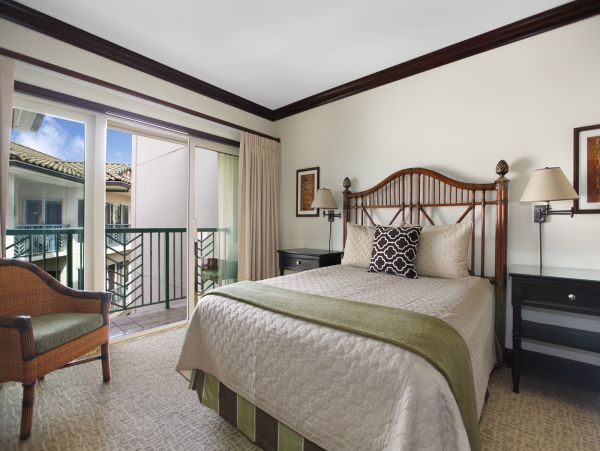 Kapaa Two Bedrooms Beachfront Condo