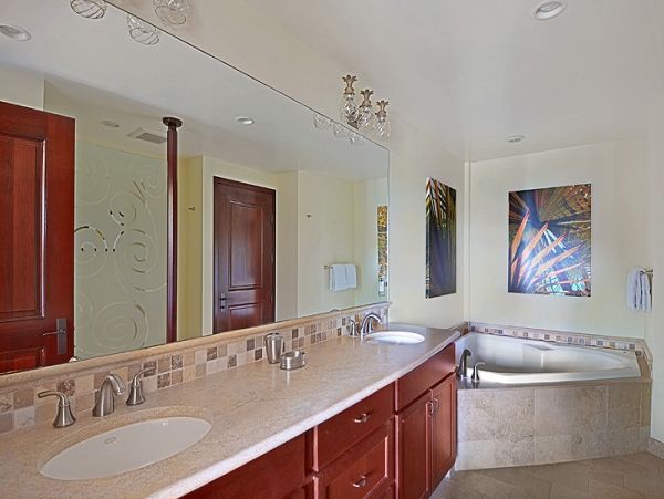 Kapaa Two Bedrooms Beachfront Condo