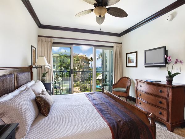 Oceanfront Luxury Corner Suite with Stunning Views in Kauai