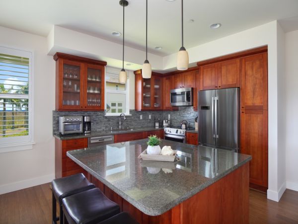 Kauai Luxury Plantation Style Less than Mile to Beach