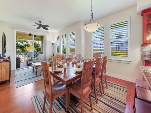 Kauai Luxury Plantation Style Less than Mile to Beach