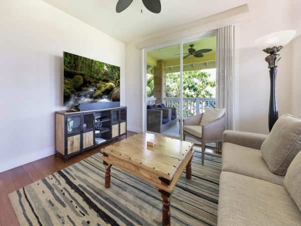 Kauai Luxury Plantation Style Less than Mile to Beach