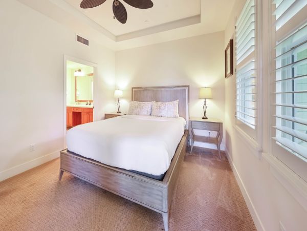 Kauai Luxury Plantation Style Less than Mile to Beach