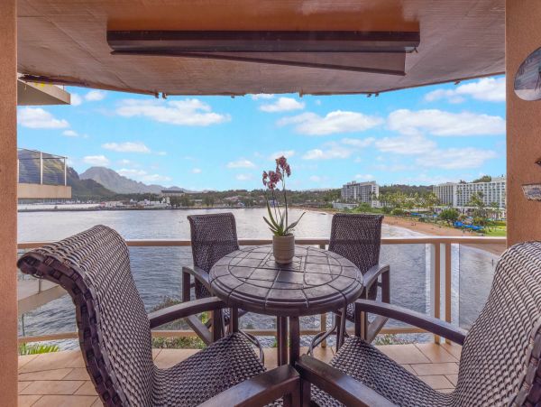 Kauai Vacation Rentals - Oceanfront Kauai Condo in Lihue
