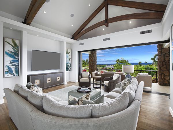 Luxury Five Bedroom Home with Pool & Great Location