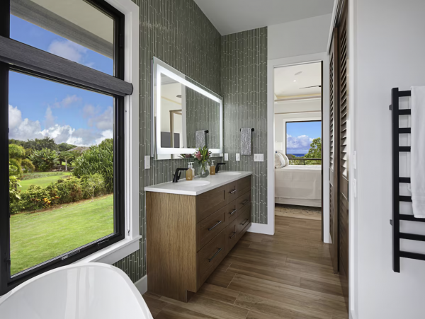 Luxury Five Bedroom Home with Pool & Great Location