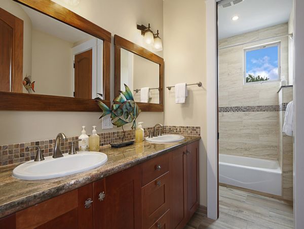 Hilltop Retreat with Breathtaking Views and Sunset Vistas in Poipu Walk to Beach