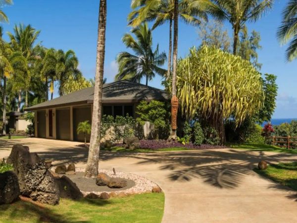 Oceanfront Three Bedroom Kilauea Vacation Rental