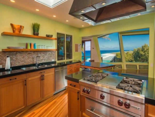 Oceanfront Three Bedroom Kilauea Vacation Rental