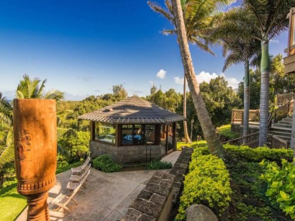 Oceanfront Three Bedroom Kilauea Vacation Rental