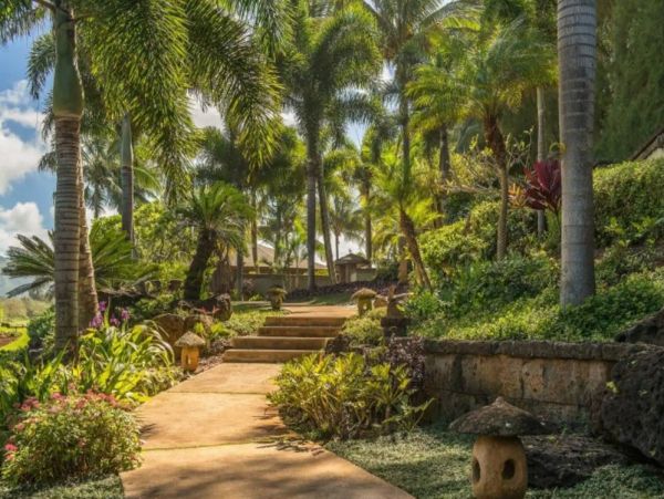Oceanfront Three Bedroom Kilauea Vacation Rental