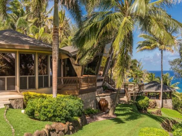 Oceanfront Three Bedroom Kilauea Vacation Rental