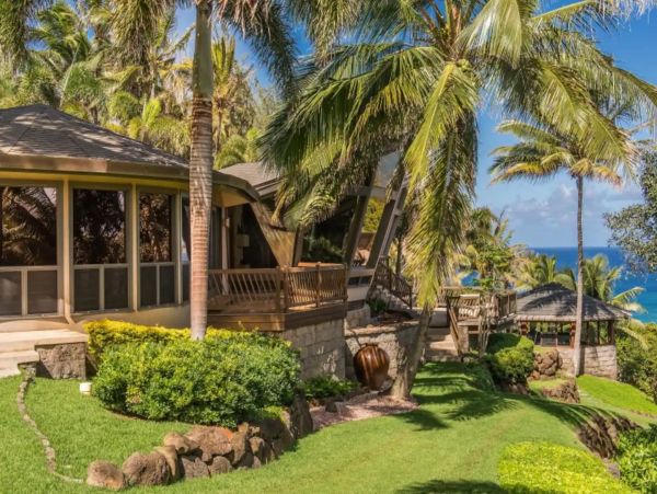 Oceanfront Three Bedroom Kilauea Vacation Rental