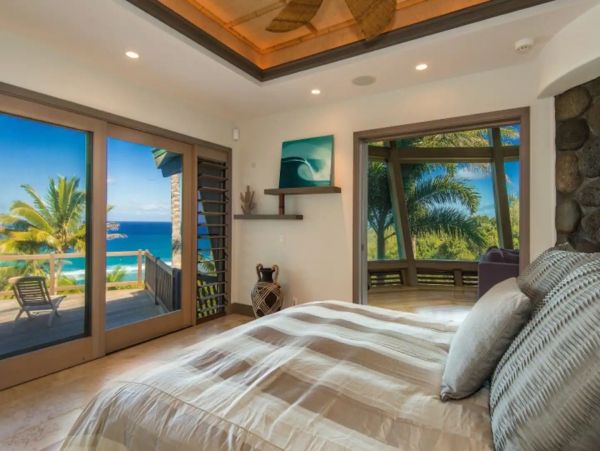 Oceanfront Three Bedroom Kilauea Vacation Rental