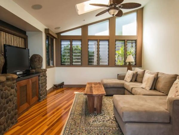 Oceanfront Three Bedroom Kilauea Vacation Rental