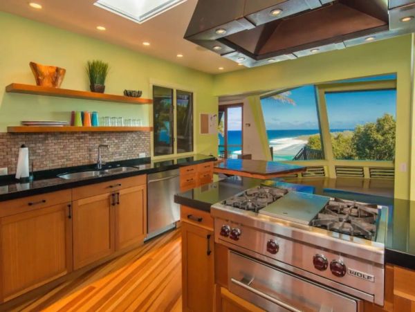Oceanfront Three Bedroom Kilauea Vacation Rental