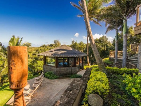 Oceanfront Three Bedroom Kilauea Vacation Rental