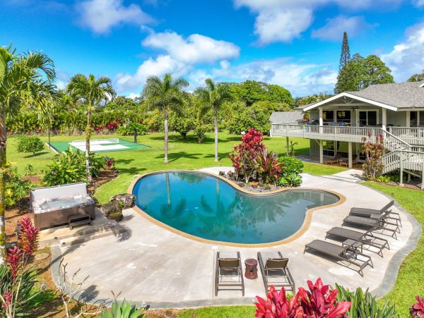 Luxurious Kauai Retreat - Six Bedroom Vacation Pool Home