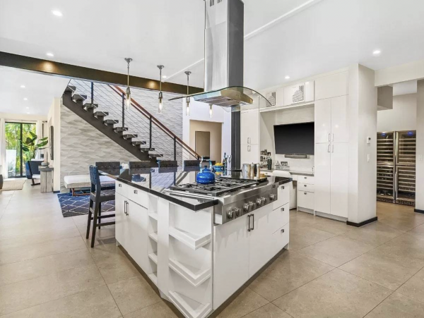 Magnificent Interior, Pool & Views of the Pacific Ocean