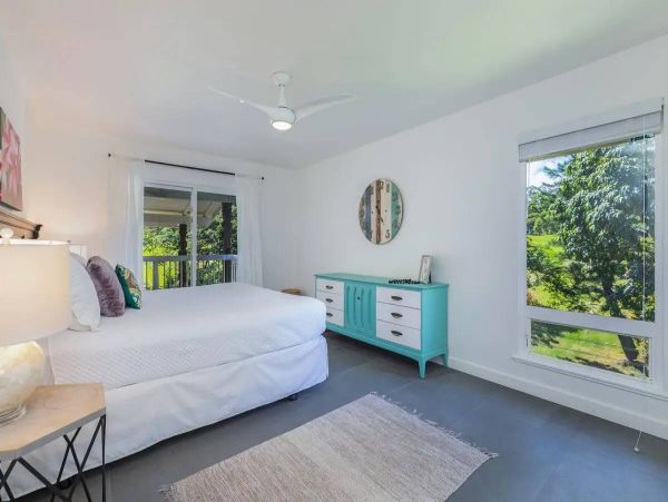 Tranquil Island Retreat with Scenic Mountain and Golf Course Views