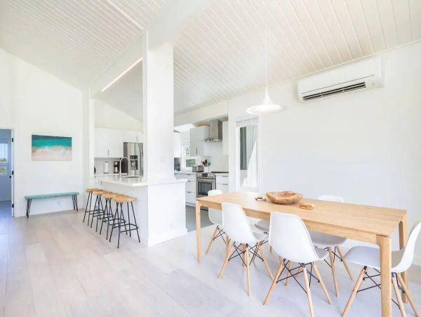 Tranquil Island Retreat with Scenic Mountain and Golf Course Views